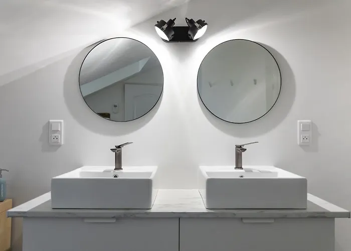 Maison Dans Le Centre Historique Pour 6 Personnes Avec Terrasse Et Parking Vila Pau