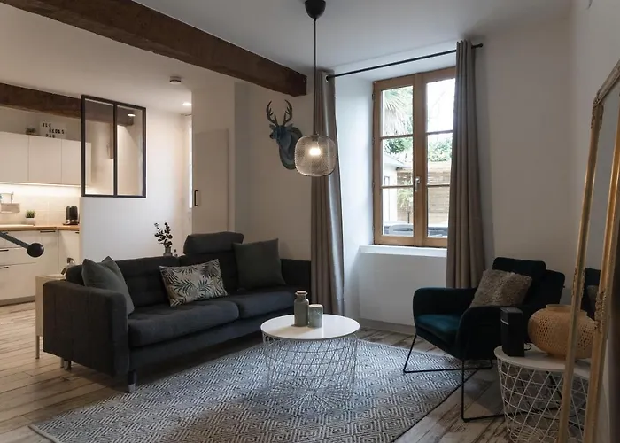 Maison Dans Le Centre Historique Pour 6 Personnes Avec Terrasse Et Parking Vila